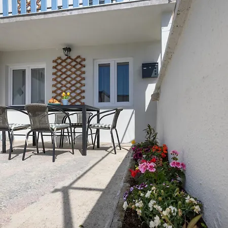 Mia Family Apartments Punat Exterior photo