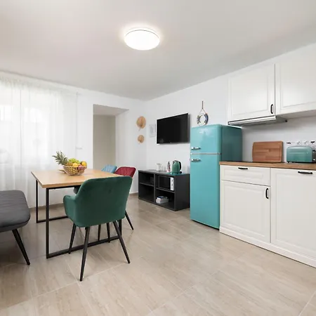 Mia Family Apartments Punat Exterior photo