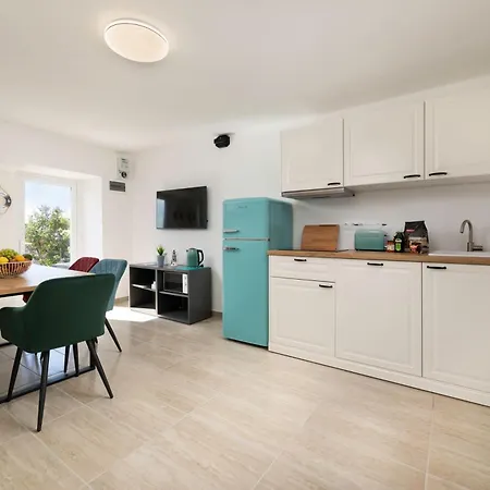 Mia Family Apartments Punat Exterior photo