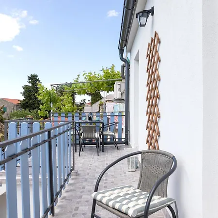 Mia Family Apartments Punat Exterior photo